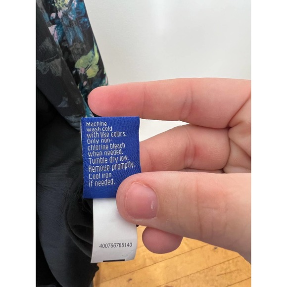 Apt. 9 Black flowy floral semi sheer long sleeve blouse with keyhole back - Picture 8 of 9